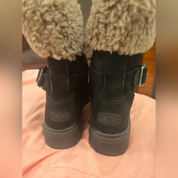 UGG Black Ankle Boots with Tan Fur - Picture 3 of 9